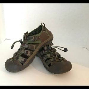 EUC Kids Camo Keens Newport H2 Sandals sz 6/EU38
